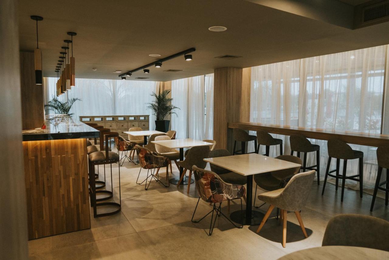Howard Johnson Plaza La Ribera Resistência Exterior foto